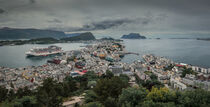 Overlooking the coastline of city Alesund with colorful houses and mountains in Norway von Bastian Linder