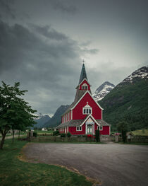 Red wooden church of Olden in the Nordfjord fjord in summer in Norway von Bastian Linder