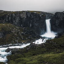 Wasserfall aus dem Hochland von Island von moqui