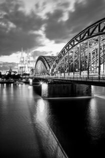 Kölner Dom und Hohenzollernbrücke in Köln bei Nacht by dieterich-fotografie