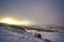 Winterlandschaft zum Sonnenuntergang by Holger Spieker