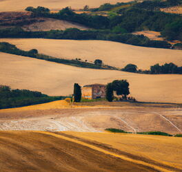 Dall-star-e-2023-02-19-10-dot-12-dot-24-landscape-tuscany-hills-with-old-farmhouse-in-the-center