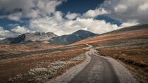 Hiking in Rondane national park with winding path by Bastian Linder