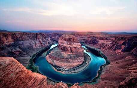 Horseshoe-bend-of-colorado-river-arizona-usa