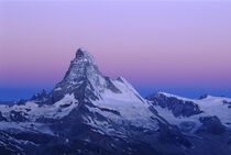 Matterhorn at dawn. Zermatt, Swiss Alps, Switzerland. Rolf Nussbaumer / Danita Delimont von Danita Delimont