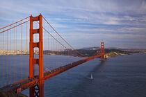 The Golden Gate Bridge from the Marin Headlands in San Francisco, California, USA von Danita Delimont