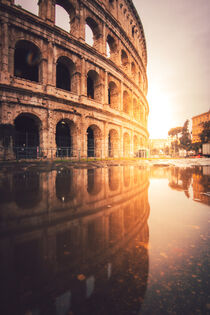 Das Kolosseum in Rom Italien, Spiegelung in einer Pfütze