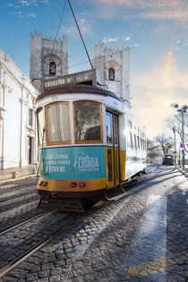 Lissabon am Morgen, Die Tram 28 Stadtteil Alfama, Portugal by jan Wehnert