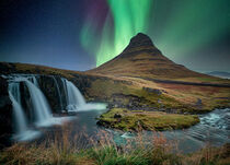 kirkjufell in Island mit Nordlichtern von Patrick Gross