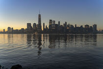 Panorama von New York City bei Sonnenaufgang by Patrick Gross