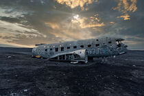 Flugzeugwrack am Strand von Sólheimasandur in Island by Patrick Gross