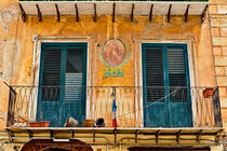 Marode Fassade in Palermo mit Sizilianischem Charm  by captainsilva