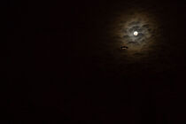 Ufo richtung Mond von Tim Trzoska