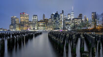 New York Skyline bei Nacht by Klaus Tetzner