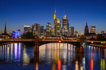 Skyline Frankfurt zur blauen Stunde von Heiko Esch