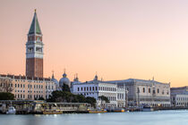 Venedig - Malerischer Sonnenaufgang über dem Markusplatz