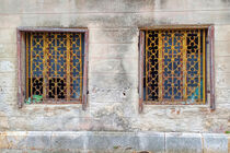 alte Fenster mit Gittern in Kroatien, old windows in Croatia