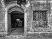 alter Hauseingang in Kroatien, old house entrance in Croatia by Heike Loos