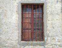 altes Fenster mit Gitter in Kroatien, old window in Croatia von Heike Loos