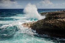 Crashing waves by Nicky Johanna