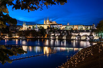 Prag Karlsbrücke bei Nacht  von elbvue