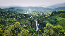 Wasserfall im Hochland Sri Lankas by Dieter Stahl
