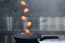 Falling eggs by Henk Langerak