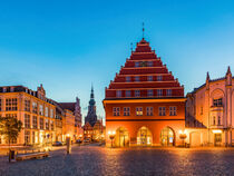 'Historisches Rathaus am Marktplatz in Greifwald' by dieterich-fotografie