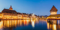 Altstadt und die Kapellbrücke in Luzern bei Nacht - Schweiz von dieterich-fotografie