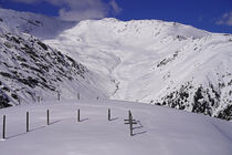 Schneebedeckter Berg  by babetts-bildergalerie