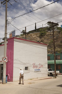 Nogales, Mexico. by Tom Hanslien