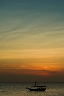 Dhow Boat & Zanzibar Sunset von Russell Bevan Photography