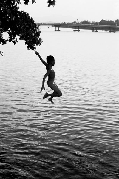 Hue-leaping-boy-7