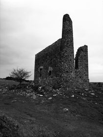 Ruins of an engine house in the middle of a moor near The Minions, Cornwall, UK