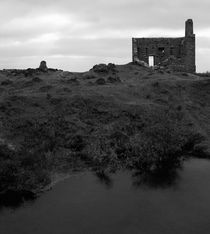 Ruins of an engine house in the middle of a moor near The Minions, Cornwall, UK