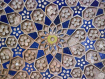 Tile inside Jamali Kamali tomb von James Menges