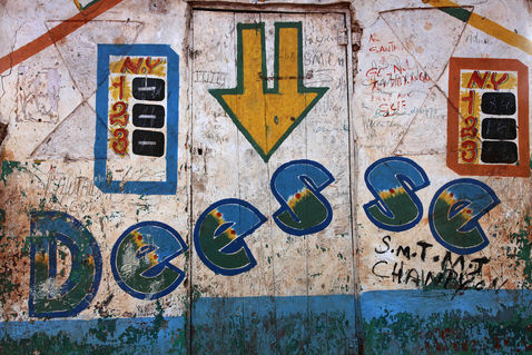Haiti-2010-isle-de-la-gonave-shop-door-2229