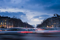 Night traffic at Place Charles de Gaulle, Paris by Ricardo Ribas
