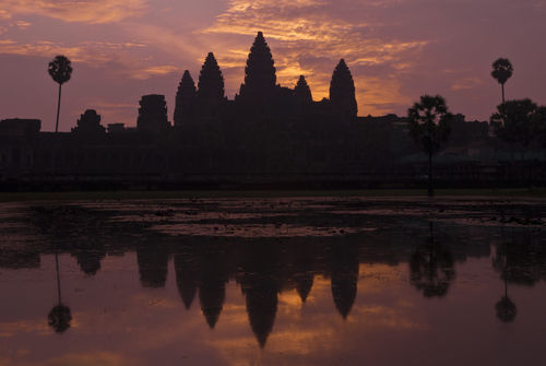 Angkor-wat-classic-red-sky-reflection