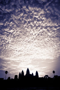 Angkor Wat - Low Angle Purple Sky von Russell Bevan Photography