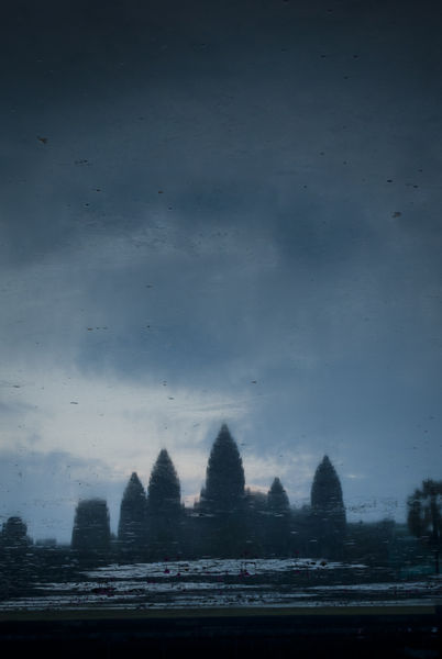 Angkor-wat-portrait-reflection