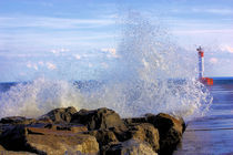 Wave Splash by Ian C Whitworth
