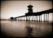 Huntington Beach Pier by Tracey  Tomtene
