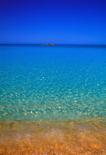 Blue water, Exuma Islands, Bahamas. von Danita Delimont