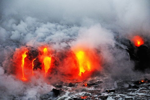 Kilauea-volcano-molten-lava-ocean-rm-haw-d319481