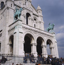 Low angle view of a church, Basilique Du Sacre Coeur, Montmartre, Paris, France von Panoramic Images