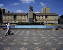 Statue of Jomo Kenyatta with a courthouse in the background by Panoramic Images