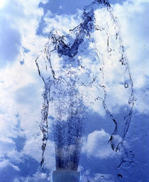 Slow motion geyser of water rising through blue sky and clouds von Panoramic Images