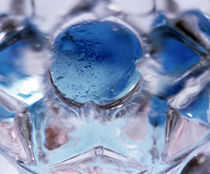 Close up of deep blue jewels in icy water von Panoramic Images