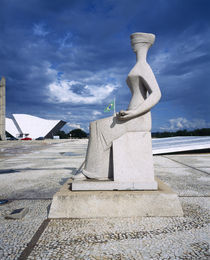 Statue of a blindfolded woman at a courtyard von Panoramic Images